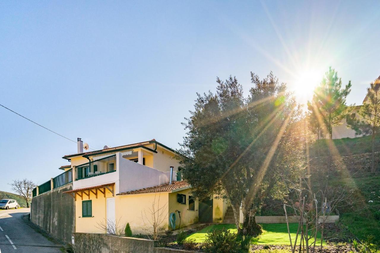 Casa da Oliveira: Aradas Retreat with Wi-Fi, AC, and Barbecue Unhais-o-Velho Exterior photo