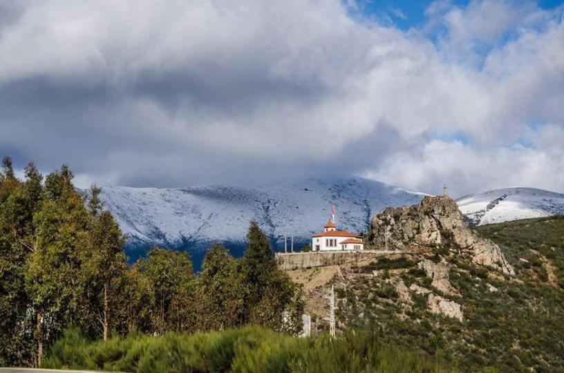 Casa da Oliveira: Aradas Retreat with Wi-Fi, AC, and Barbecue Unhais-o-Velho Exterior photo