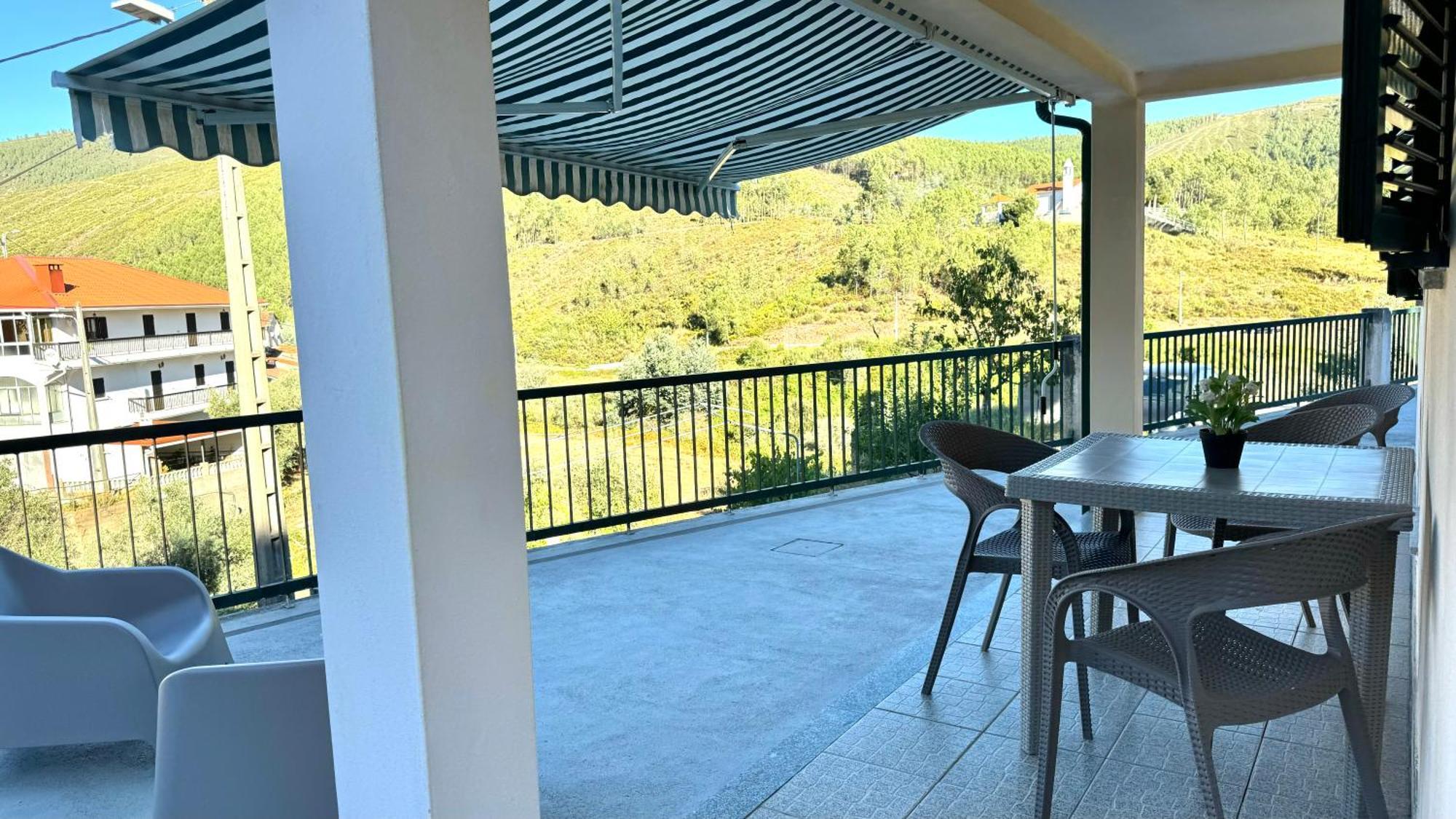 Casa da Oliveira: Aradas Retreat with Wi-Fi, AC, and Barbecue Unhais-o-Velho Exterior photo