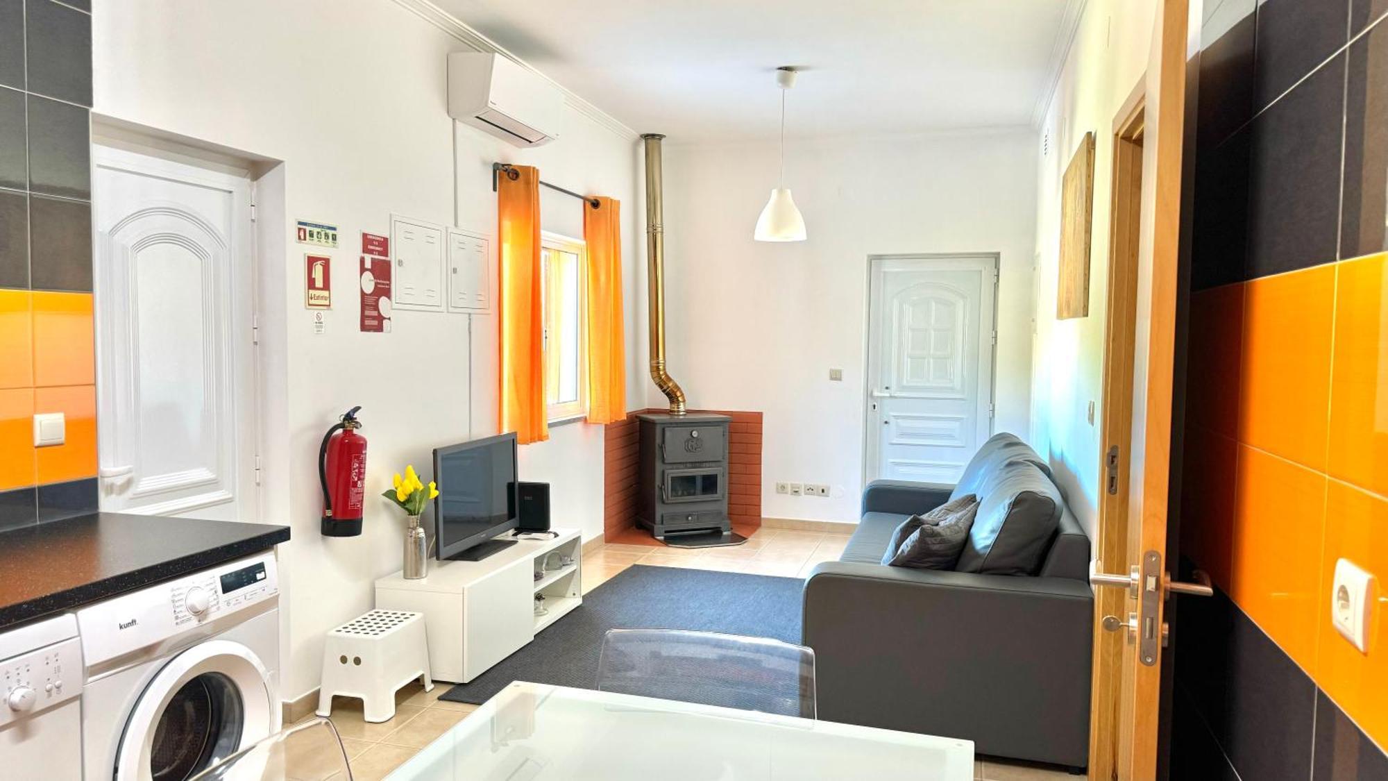 Casa da Oliveira: Aradas Retreat with Wi-Fi, AC, and Barbecue Unhais-o-Velho Exterior photo
